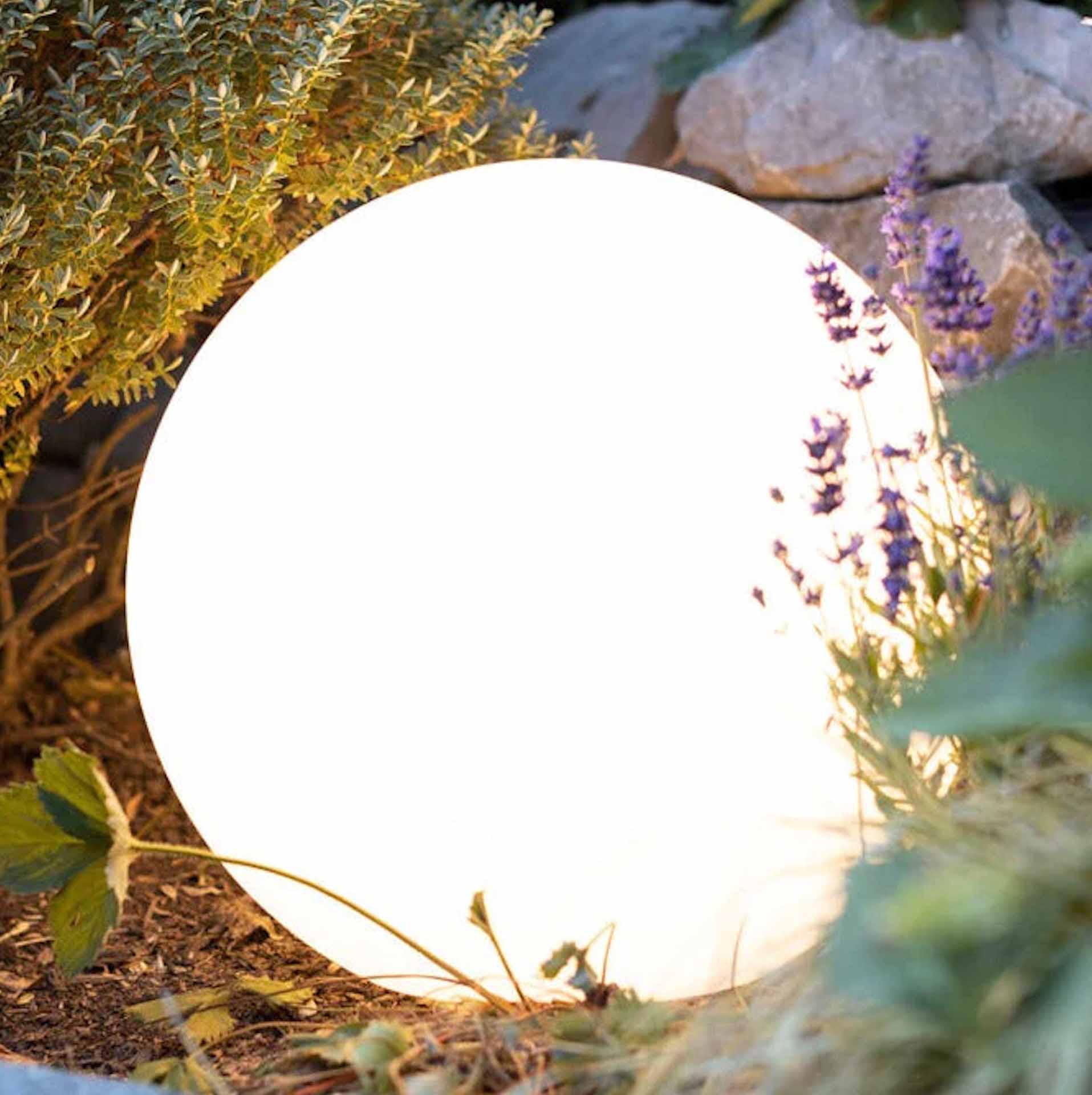 shining-globe-led-leuchte-30cm-40cm-50cm-8-seasons-mood-1-web-tny.jpg