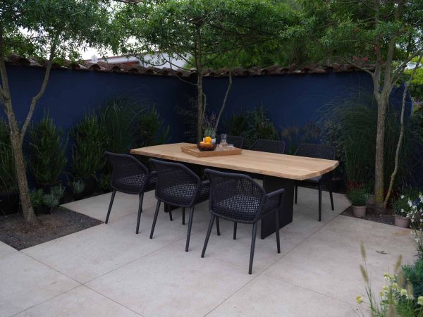 sedona-sessel-megara-tisch-grau-jati-kebon-wt-teak-mood-3-web-1980-tny.jpg